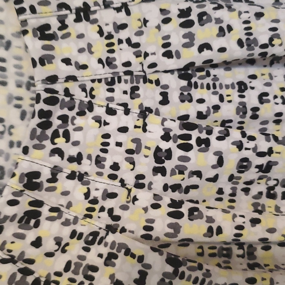 Worthington Black, white and yellow patterned  blouse. - Picture 3 of 4